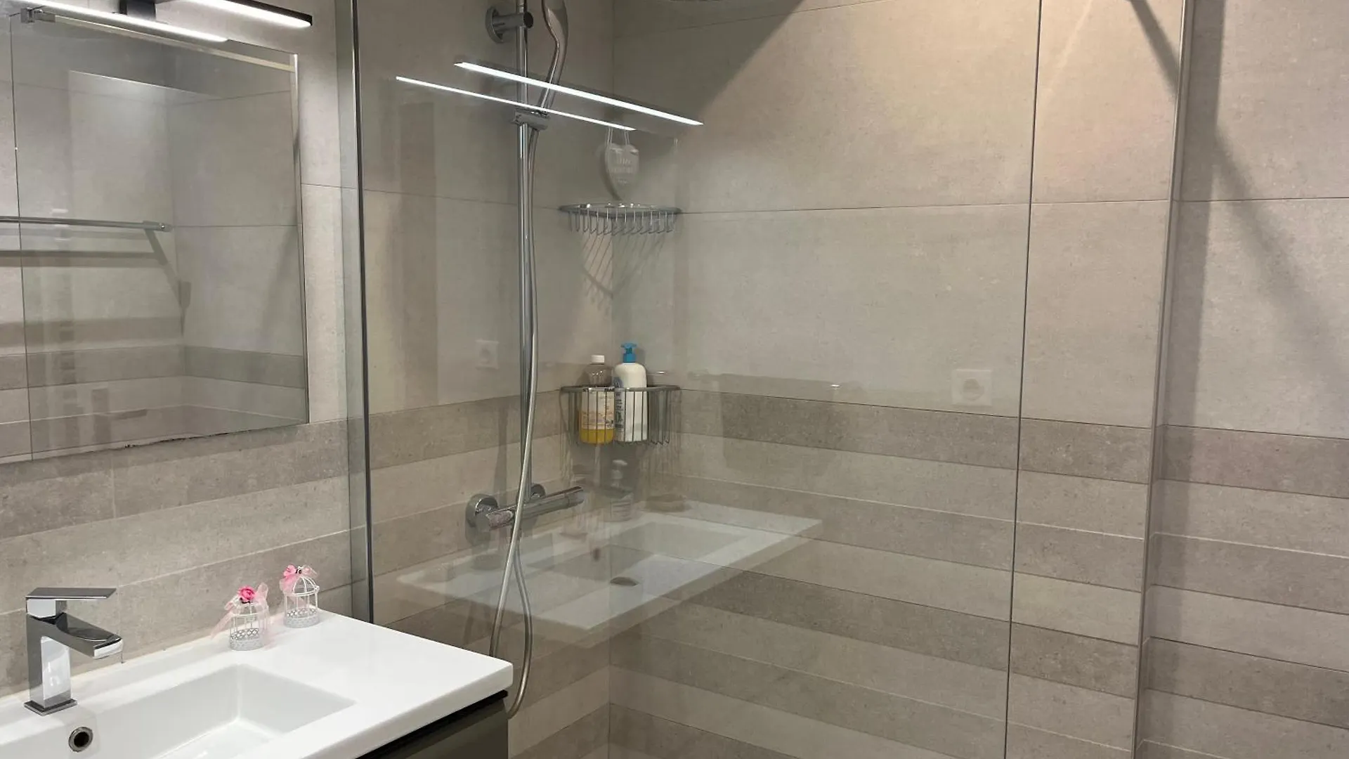 Apartament Tres Beau 3 Pieces Spacieux Lumineux Et Climatise Nicea Francja